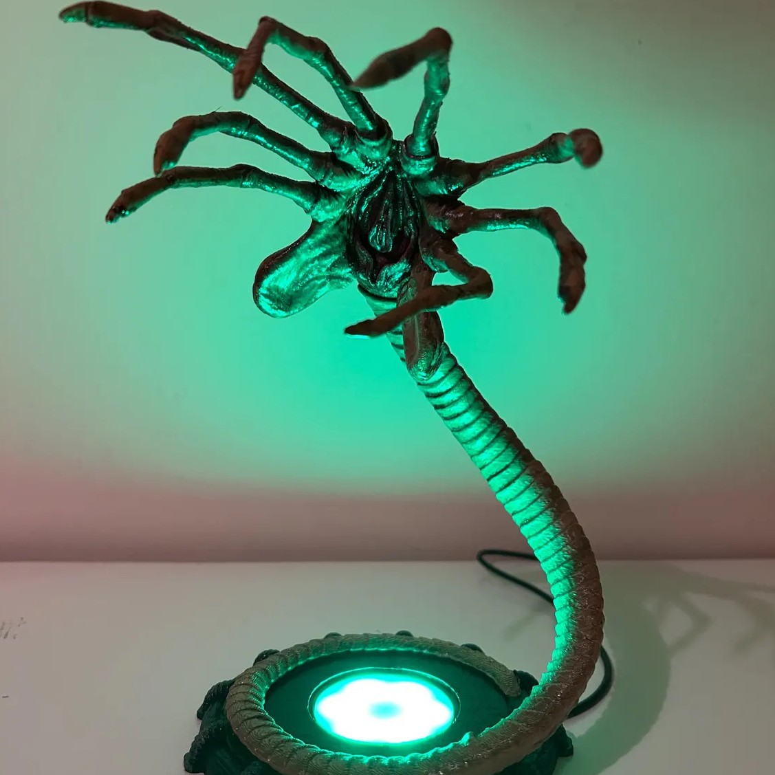 エイリアンフェイスハガーランプナイトライト、LEDライト付き - Pumpkin Lantern Halloween のレビューと価格